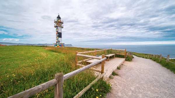 Tours a pie y visitas guiadas en Santoña para entender su historia marinera y su identidad