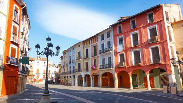 Las Calles del Centro de Xátiva revelan un encantador paseo por la historia.