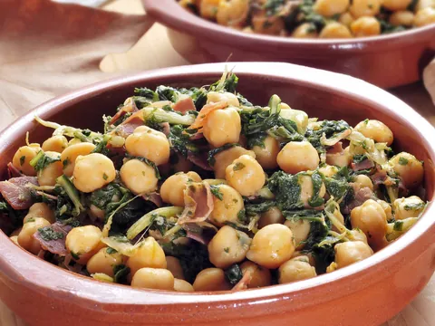 Espinacas con garbanzos - Comida típica de Sevilla - Comer en Sevilla - Guía de viaje Sevilla - Buendía Tours