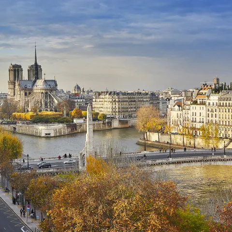Vista aérea de la Île Saint-Louis de París y la Catedral de Notre Dame