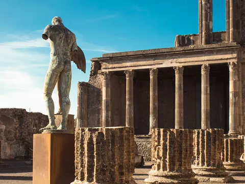 Esculturas en las ruinas de Pompeya-Excursión a Pompeya desde Roma en tren-Buendía Roma