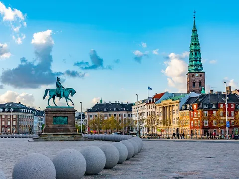 Estatua de Federico VII frente al Palacio de Christiansborg, Copenhague
