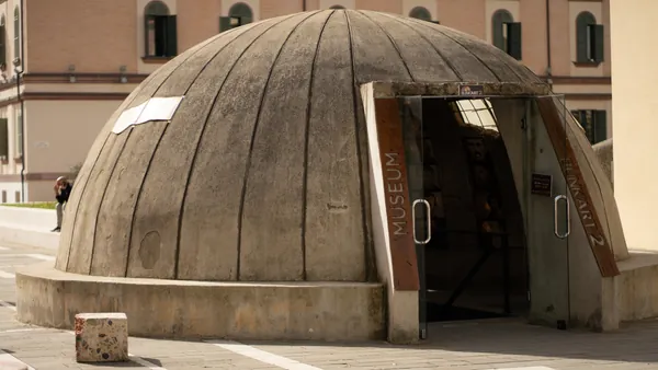 Exterior del Museo del Búnker en Tirana, uno de los más importantes de la ciudad.