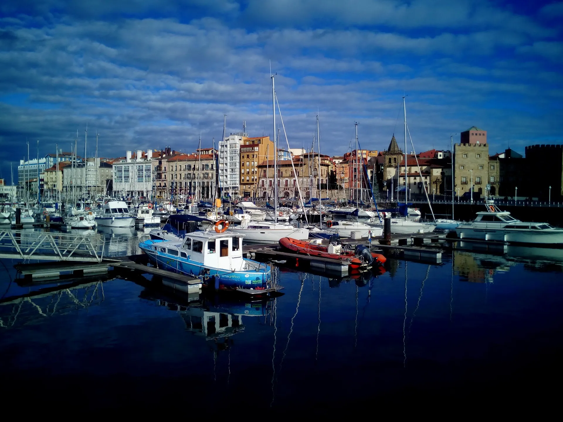 Puerto deportivo de Gijón - HOME Gijón - Guía de Viajes Gijón - Buendía