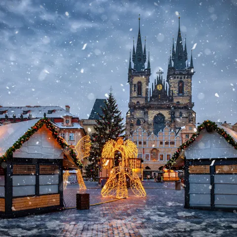 Imagen del casco antiguo de Praga en Navidad