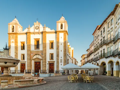 Plaza Giraldo e iglesia Antão, Évora, Portugal