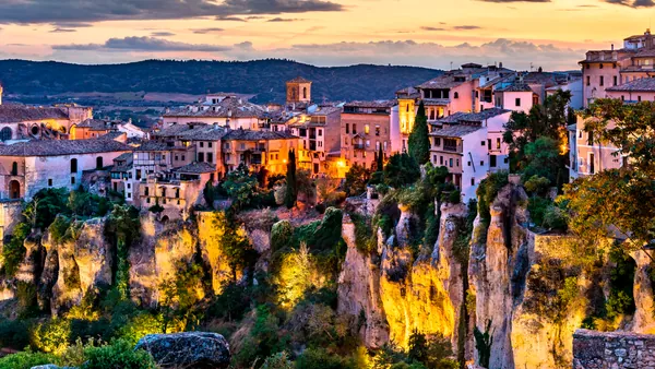 Casco antiguo de la ciudad de Cuenca al atardecer - Visita Guiada Cuenca nocturna - Buendía Castilla la Mancha