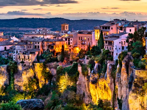 Casco antiguo de la ciudad de Cuenca al atardecer - Visita Guiada Cuenca nocturna - Buendía Castilla la Mancha