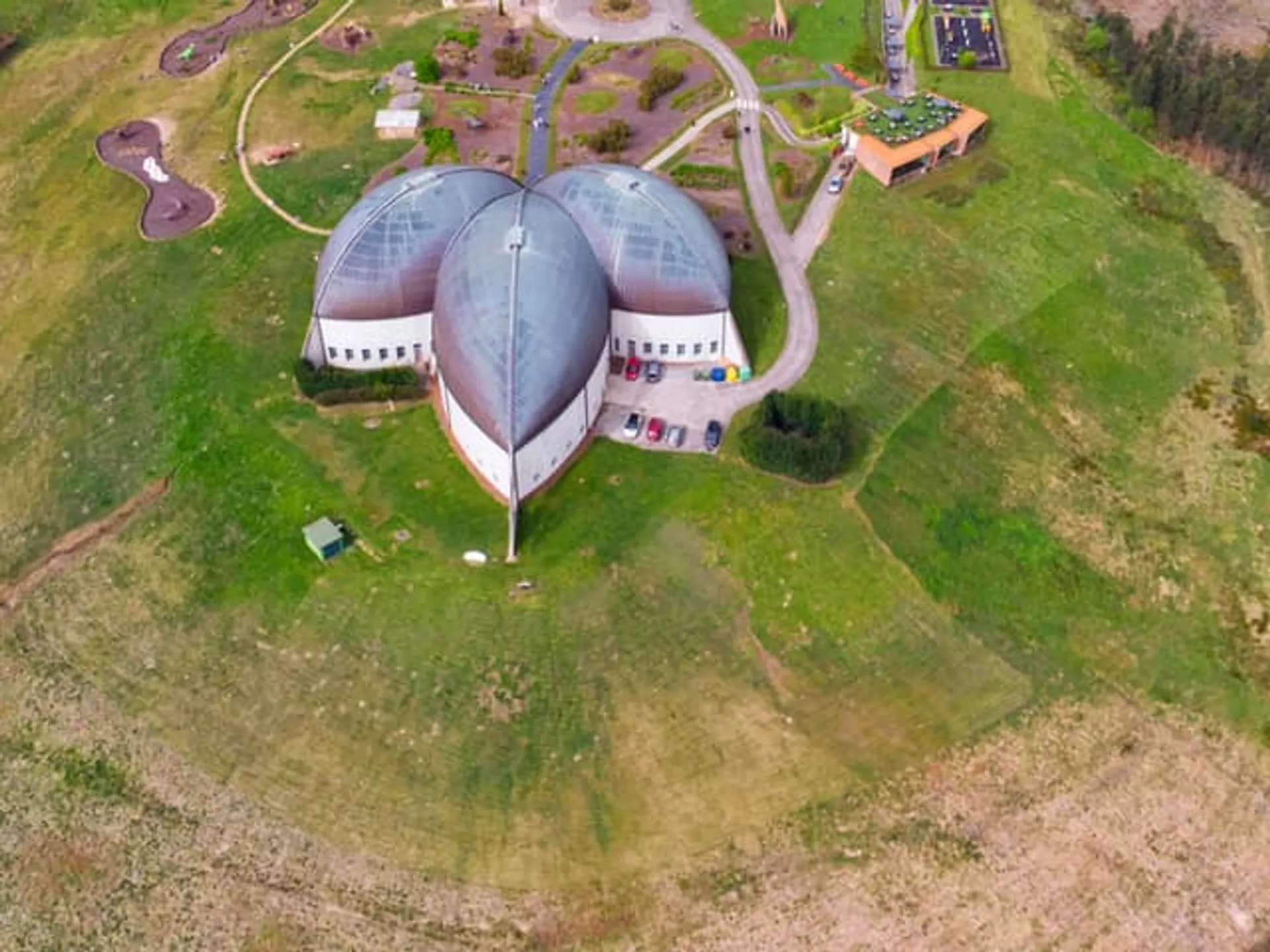 Vista aérea del Museo Jurásico de Asturias-Muja-Asturias-Qué hacer en Gijón-Gijón con niños-Gijón-Guía de Viajes Buendía Tours