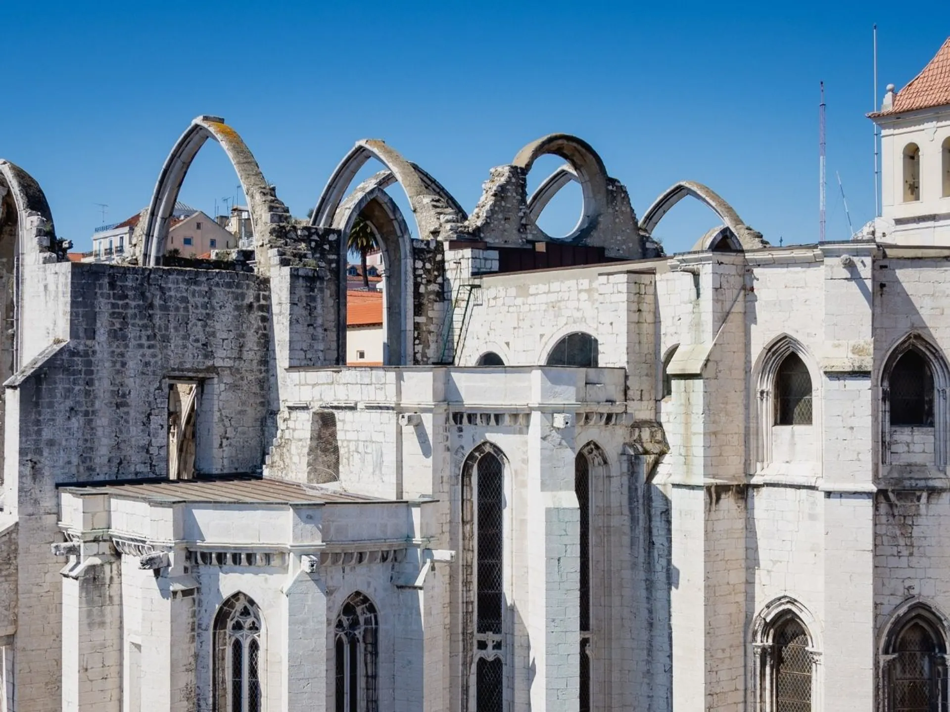 convento do carmo ruinas lisboa buendia tours
