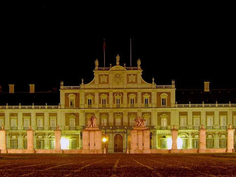 tour nocturno Aranjuez visita guiada noche Palacio Real atardecer Comunidad Madrid