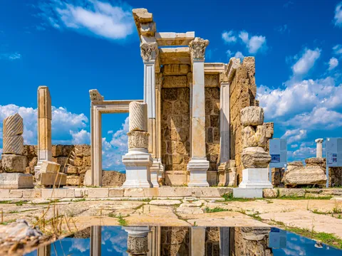 La antigua ciudad de Laodicea impacta por su belleza.