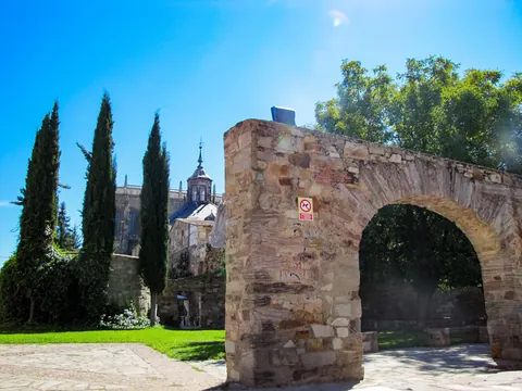 Palacio Episcopal y Catedral en Castilla y León, España