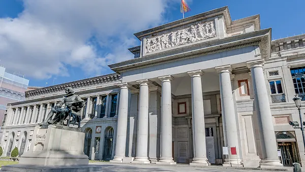 Fachada del Museo del Prado y estatua de Cervantes en Madrid-Visita Guiada al Museo del Prado y Reina Sofía