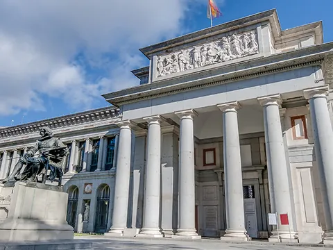 Fachada del Museo del Prado y estatua de Cervantes en Madrid-Visita Guiada al Museo del Prado y Reina Sofía