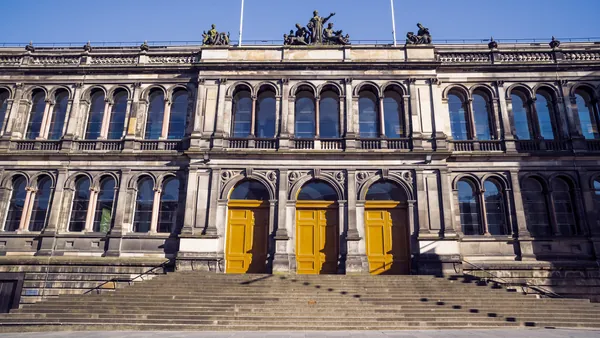 Entrada del Museo Nacional de Escocia, Edimburgo, Escocia