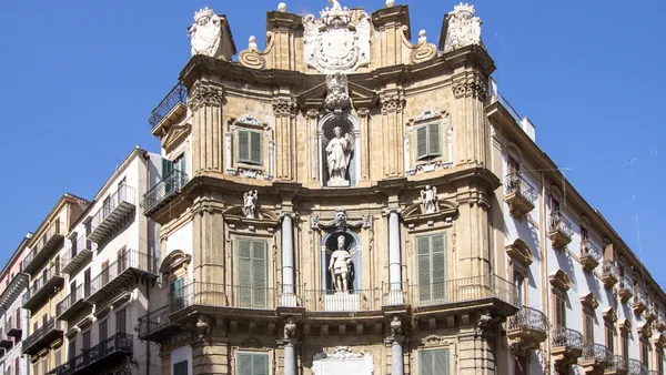 Quattro Canti, cruce de calles con arquitectura barroca y esculturas, Palermo, Sicilia, Italia