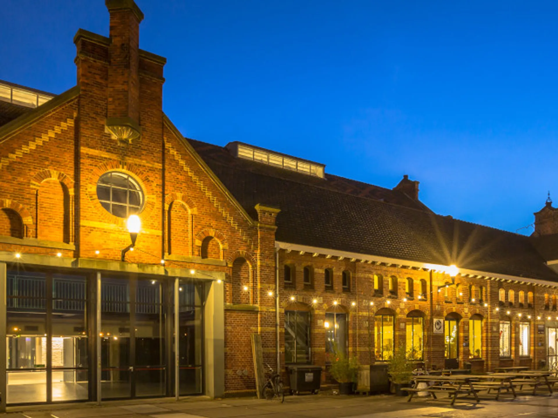 Westergasfabriek en Ámsterdam de noche