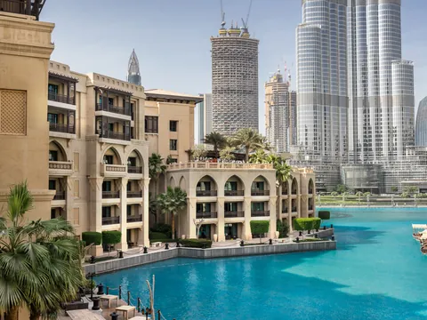 El lujoso mercado, Souk Al Bahar, se encuentra en pleno centro de Dubai.