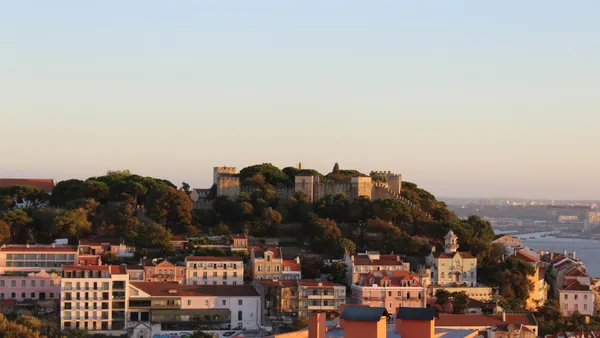 Qué hacer en Lisboa, entre miradores, barrios históricos y escapadas inolvidables