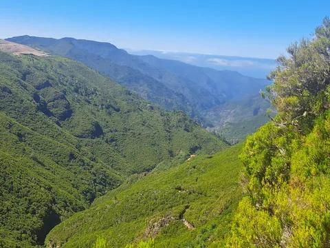 Vistas del valle desde el sendero de Caldeirão Verde, Madeira