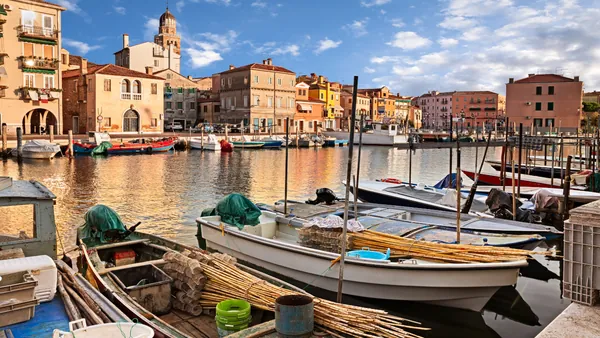 Paisaje general de Chioggia con los edificios más emblemáticos al fondo.