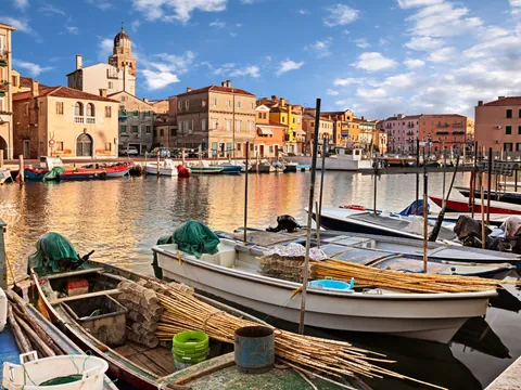 Paisaje general de Chioggia con los edificios más emblemáticos al fondo.