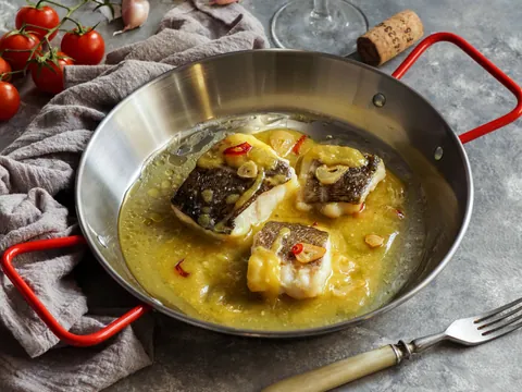 Bacalao al pil pil - Comida típica del País Vasco - Comer en Bilbao - Guía de viaje Bilbao - Buendía Tours