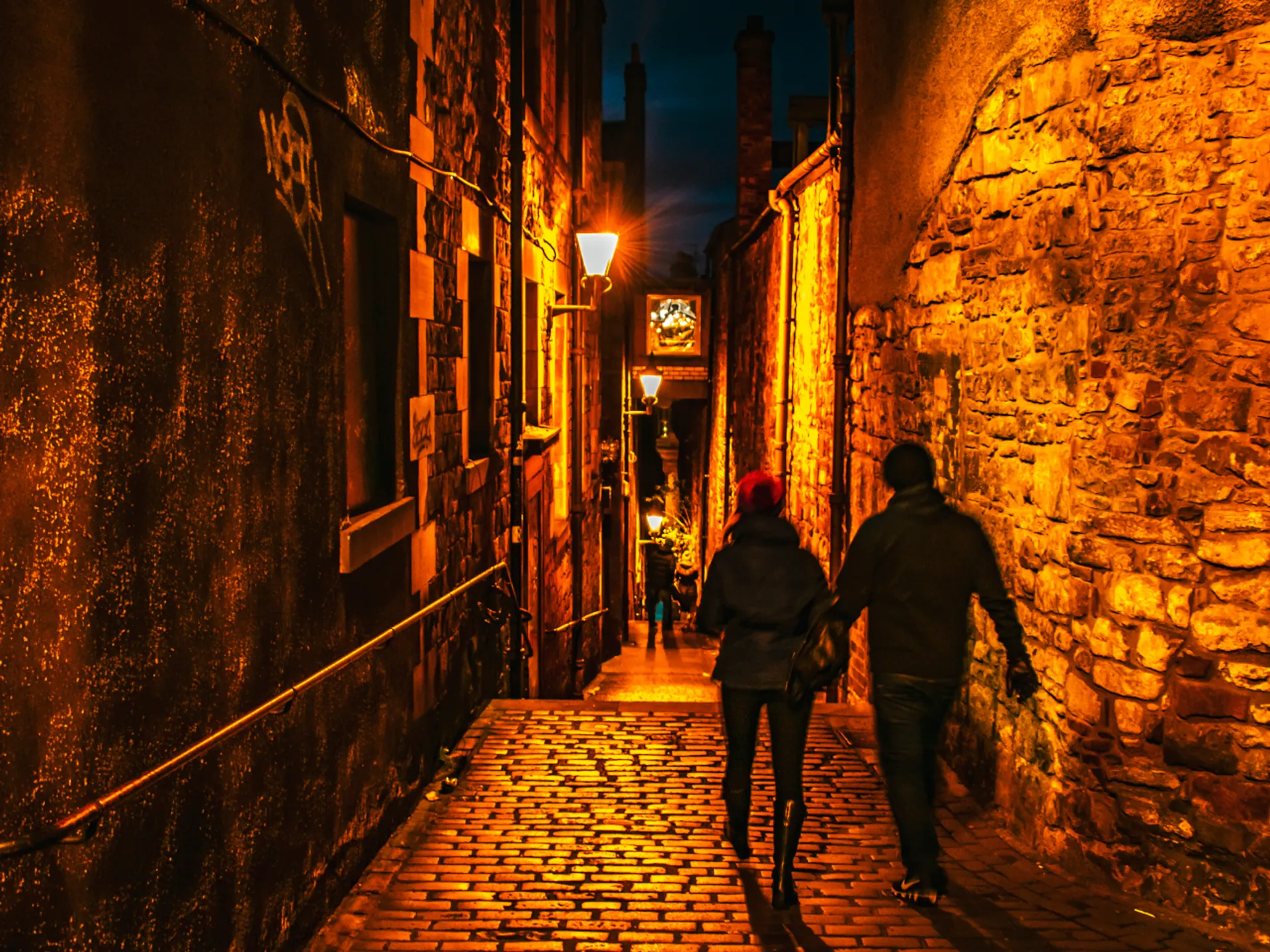 Vista Edimburgo con Turistas - Mary King's Close - Qué ver en Edimburgo - Guía de Viajes Edimburgo - Buendía Tours