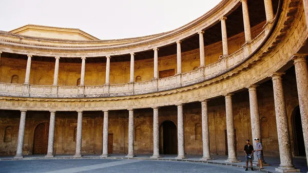 Tours a pie y visitas guiadas en Granada para elegir cómo vivir la Alhambra y la ciudad