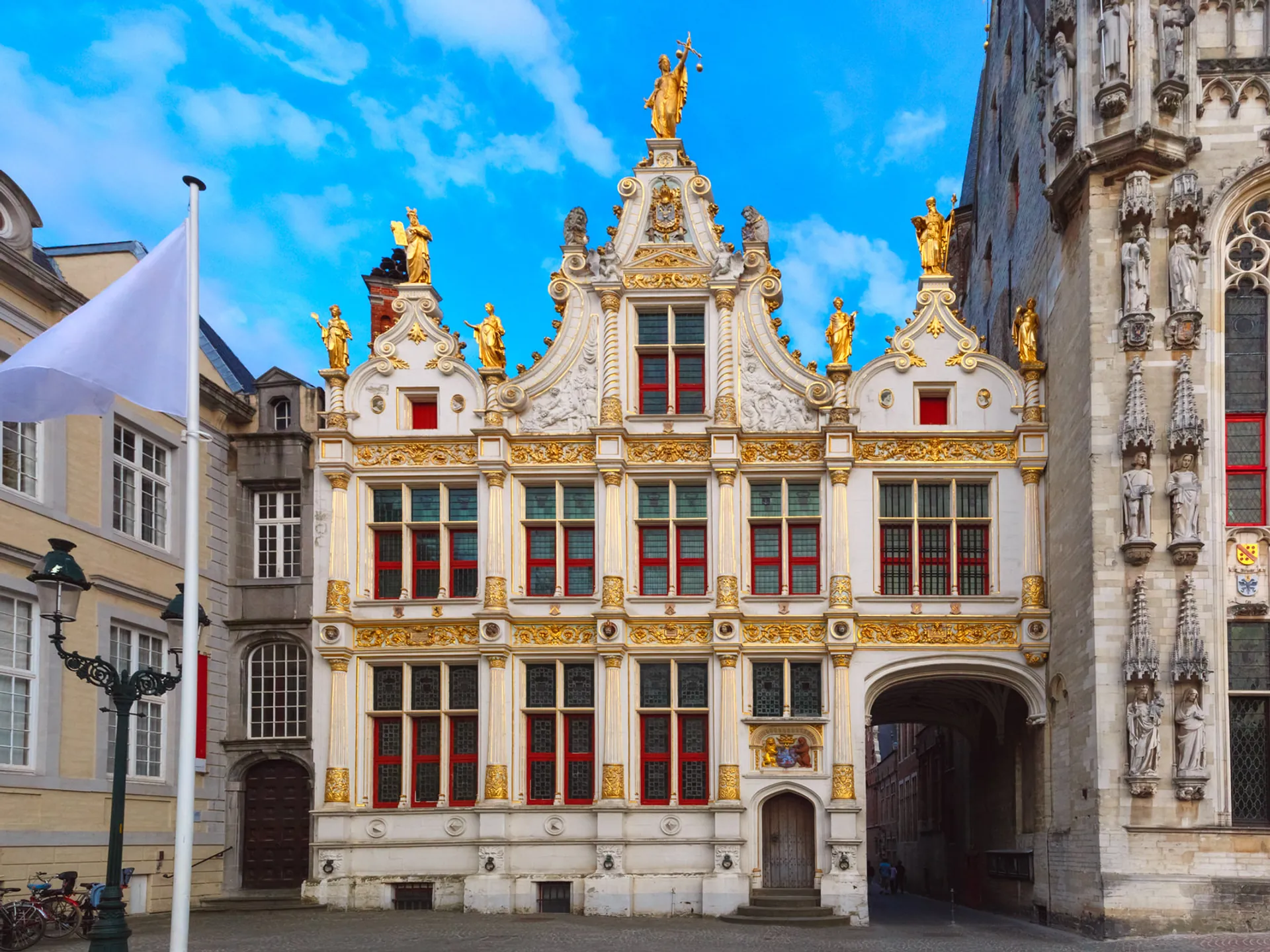Fachada de la Antigua Secretaría del Palacio de Justicia de Brujas - Qué ver en Brujas - Guía de viaje Brujas - Buendía Tours
