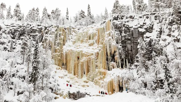 senderismo-cascadas-hielo-parque-nacional-kuroumoma-paseo-rovaniemi_laponia_excursion-en-español_finlandia_buendia