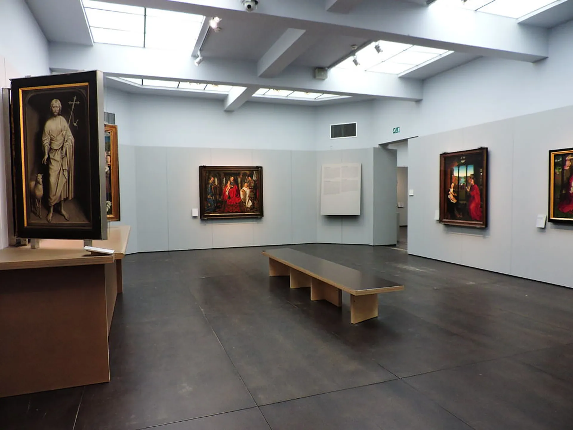 Interior del Museo Groeninge
