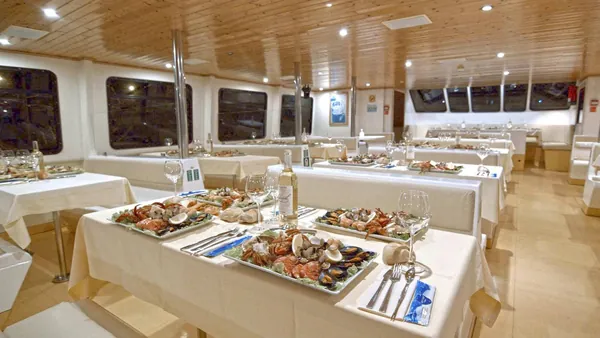 paseo en barco Puesta Sol Mariscada Cena Ria Arousa Pontevedra Galicia