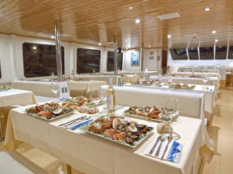 paseo en barco Puesta Sol Mariscada Cena Ria Arousa Pontevedra Galicia