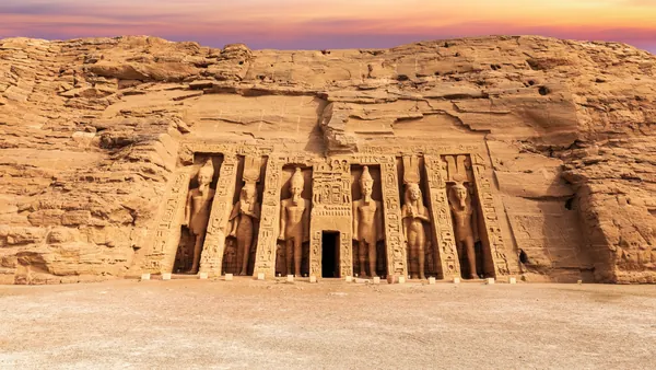 vista Templo Nefertari excursión a Abu Simbel desde Asuan excursiones y Actividades en Egipto