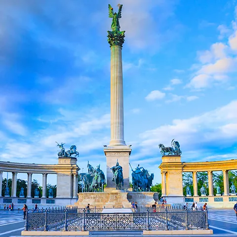 Plaza de los Héroes de Budapest-que ver en Budapest-Buendiatours
