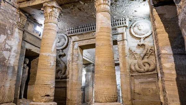 Catacumbas de Kom Shoqafa Alejandria excursión a Alejandria desde el Cairo excursiones y Actividades en el Cairo