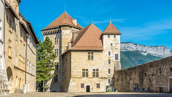 excursion-annecy-desde-ginebra_castillo_fortaleza_suiza-buendia.jpg
