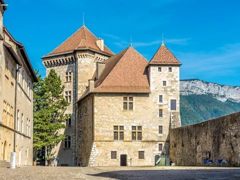 excursion-annecy-desde-ginebra_castillo_fortaleza_suiza-buendia.jpg