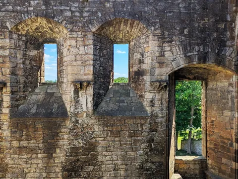 ventanales arqueados muro histórico palacio de linlithgow