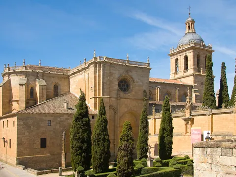 catedral-ciduad-rodrigo-salamanca.jpg