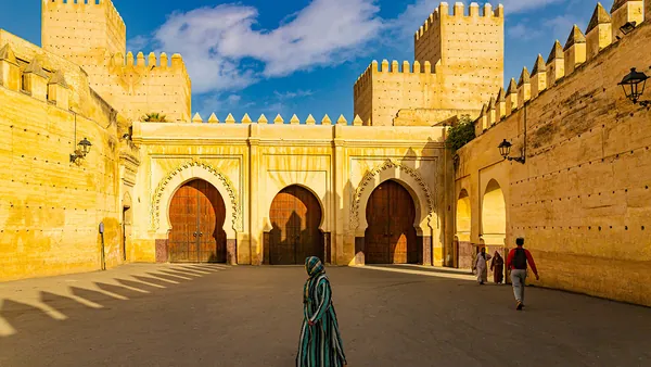 Puerta de la medina Fes El Bali en Fez, capital cultural de Marruecos