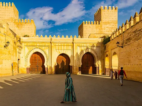 Puerta de la medina Fes El Bali en Fez, capital cultural de Marruecos