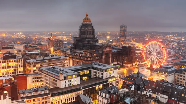 Bruselas imagen aérea nocturna