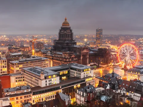 Bruselas imagen aérea nocturna