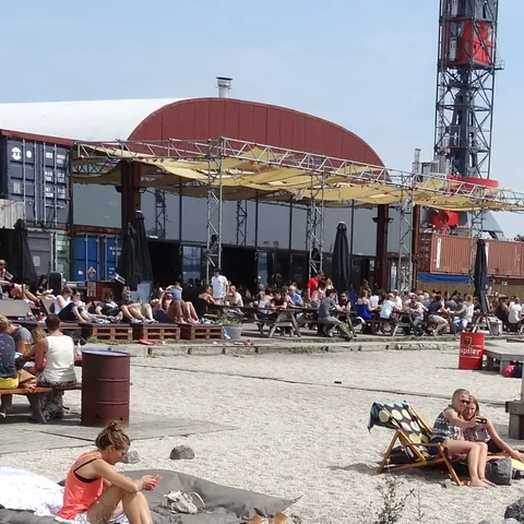 PLaya urbana de Ámsterdam Pllek