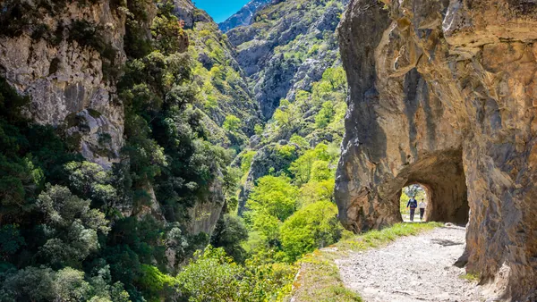 Senderistas en la Ruta del Cares, Picos de Europa