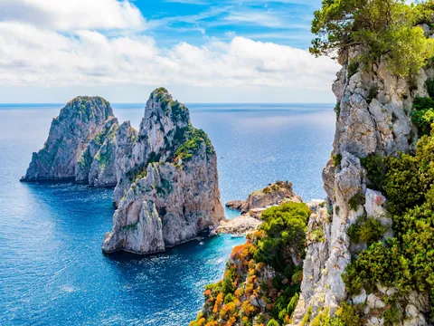 Disfruta de Capri en esta excursión desde Sorrento y navega por el Mediterráneo en barco.