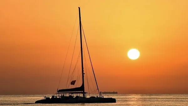 paseo catamarán Puesta Sol Denia barco Crucero Cava Costa Blanca Alicante Comunidad Valencia
